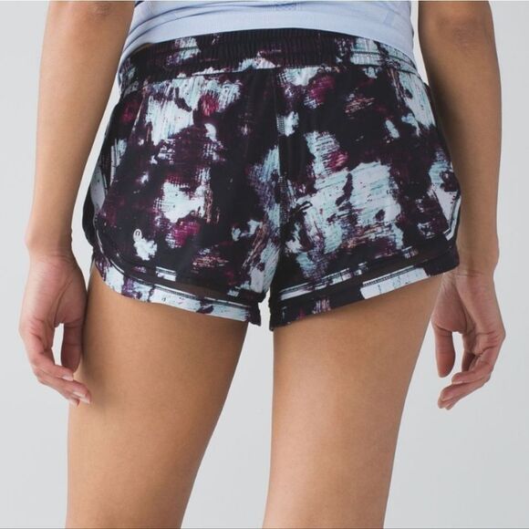 LULULEMON ATHLETICA MAKE A MOVE BLACK FLORAL SHORTS, SIZE 8 - Picture 2 of 10